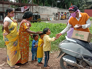 Daily food donation by NGO for healthcare and hunger relief among homeless in Pune
