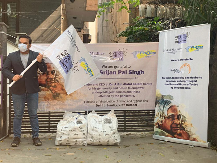 MMPC volunteer flagging off Give with Dignity, a top NGO initiative in Pune