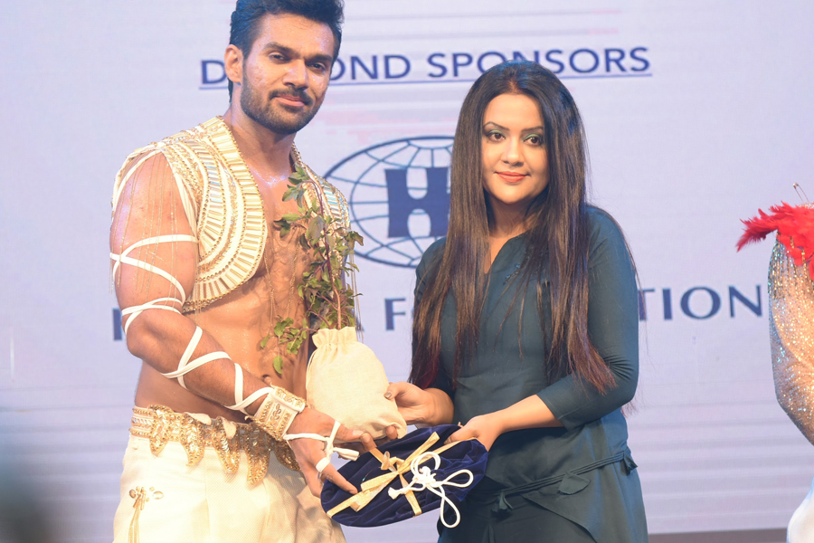 Award ceremony during charity fundraising event in Pune recognizing contributors, hosted by MMPC